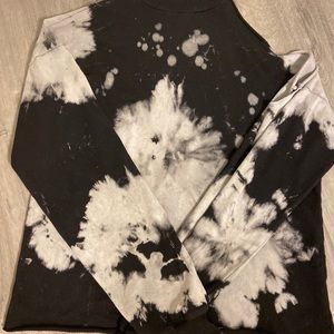 Cut out shoulder sweatshirt from Buckle